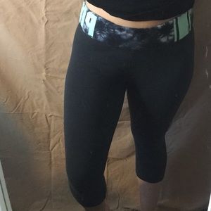 Pink Victoria’s Secret quarter length legging